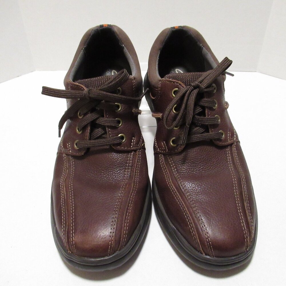 Men's Size 10.5 Clarks shoes